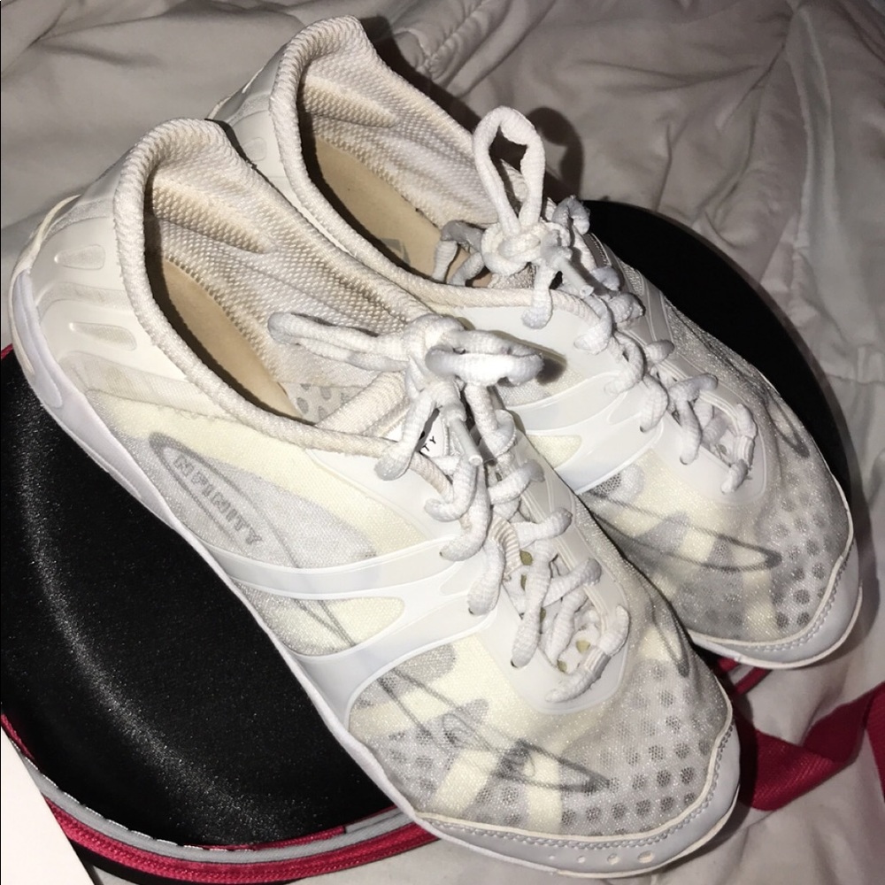 nfinity vengeance cheer shoe